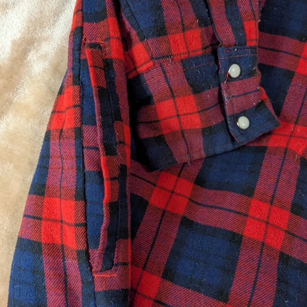 Vintage Wrangler nylon quilted lined flannel with snaps